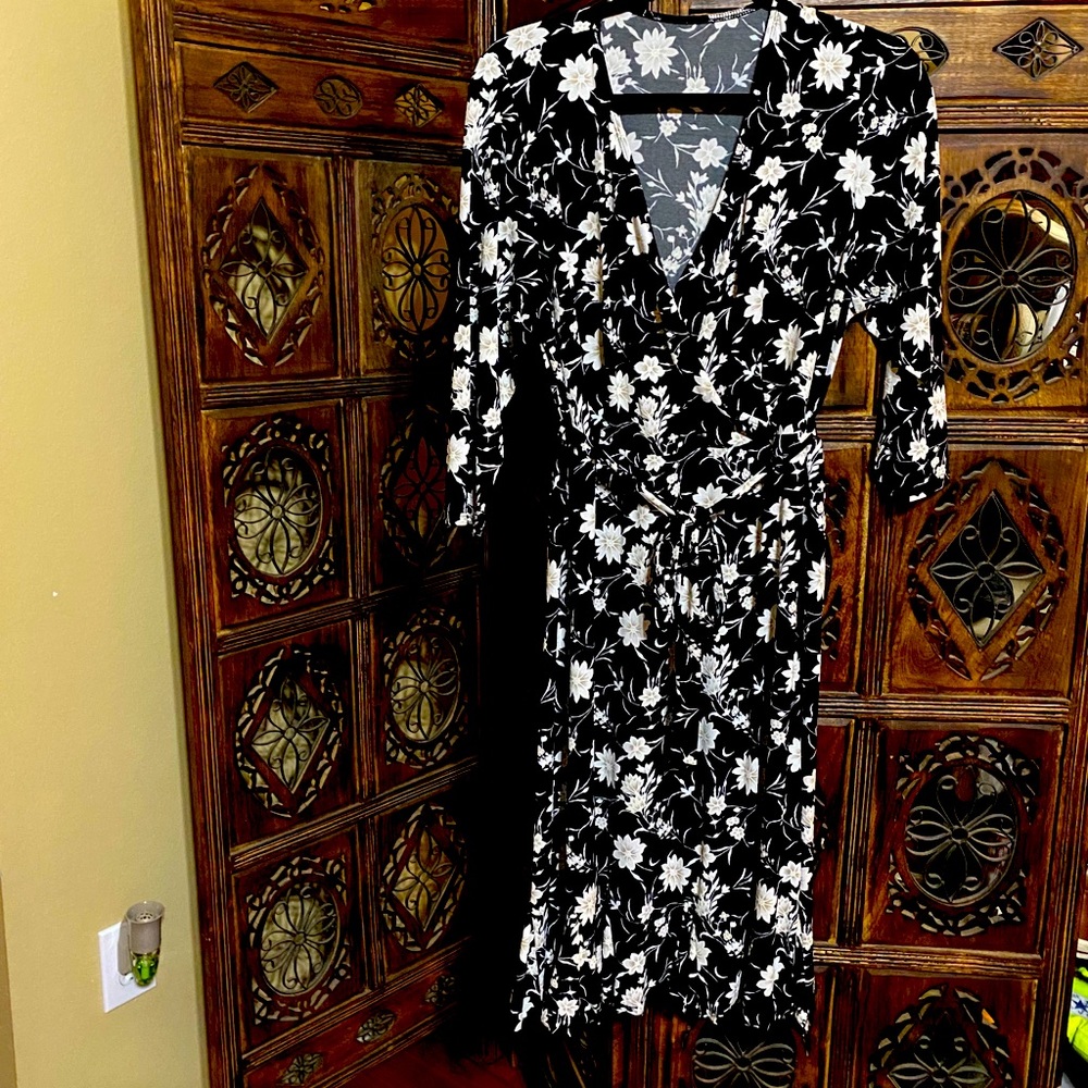 Black/white floral midi dress